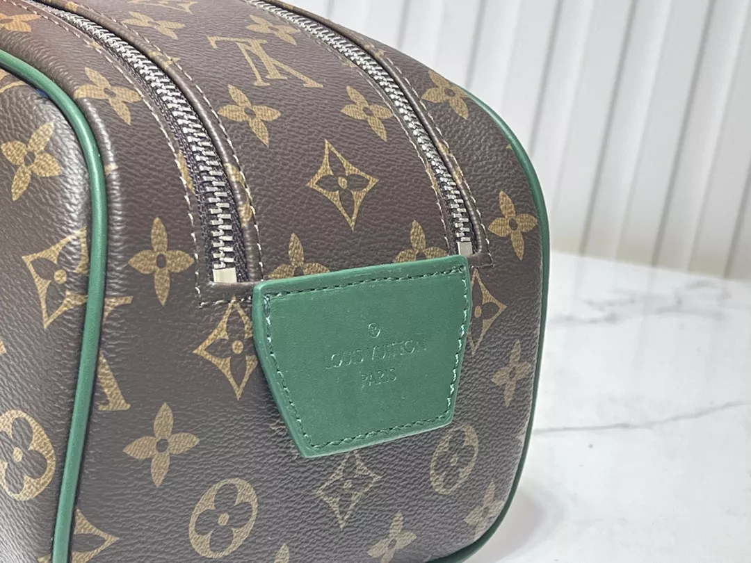 Trendsetting 5307 Louis Vuitton AAA Quality Handbags For Women - Image 4