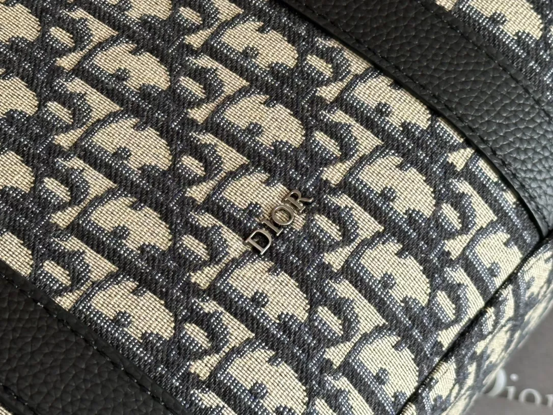 Trendsetting 5546 Christian Dior AAA Man Handbags - Image 5