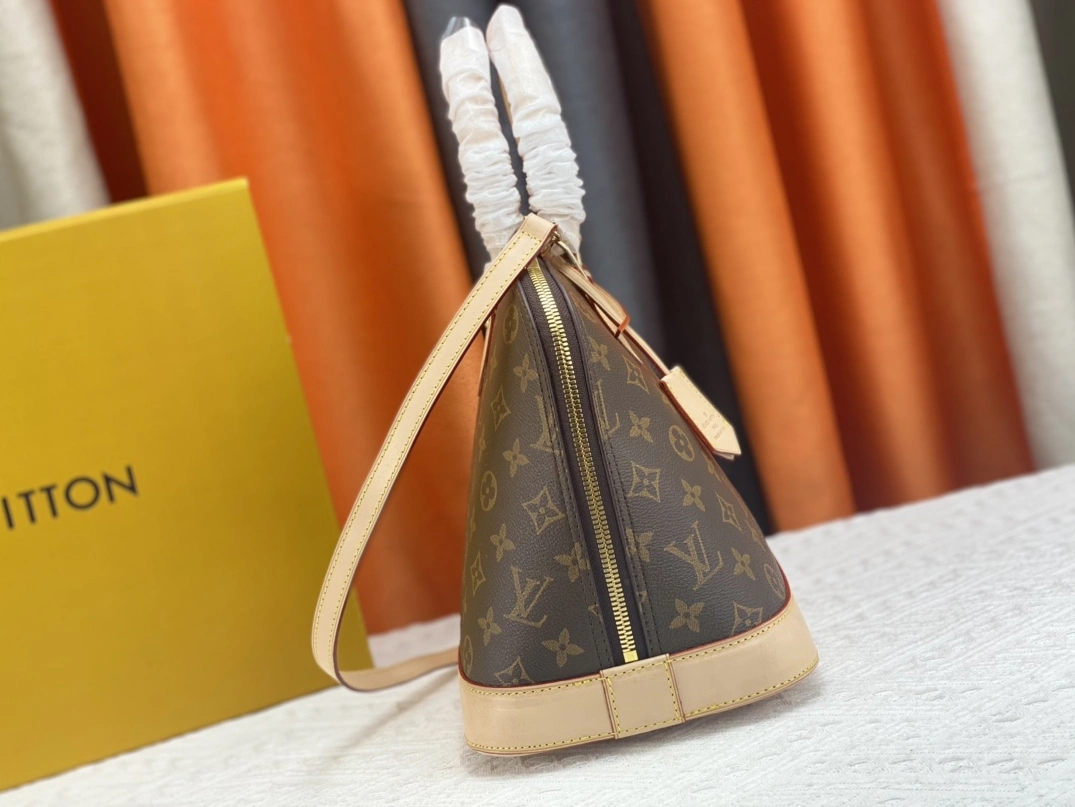 Trendsetting 831 Louis Vuitton AAA Quality Handbags For Women