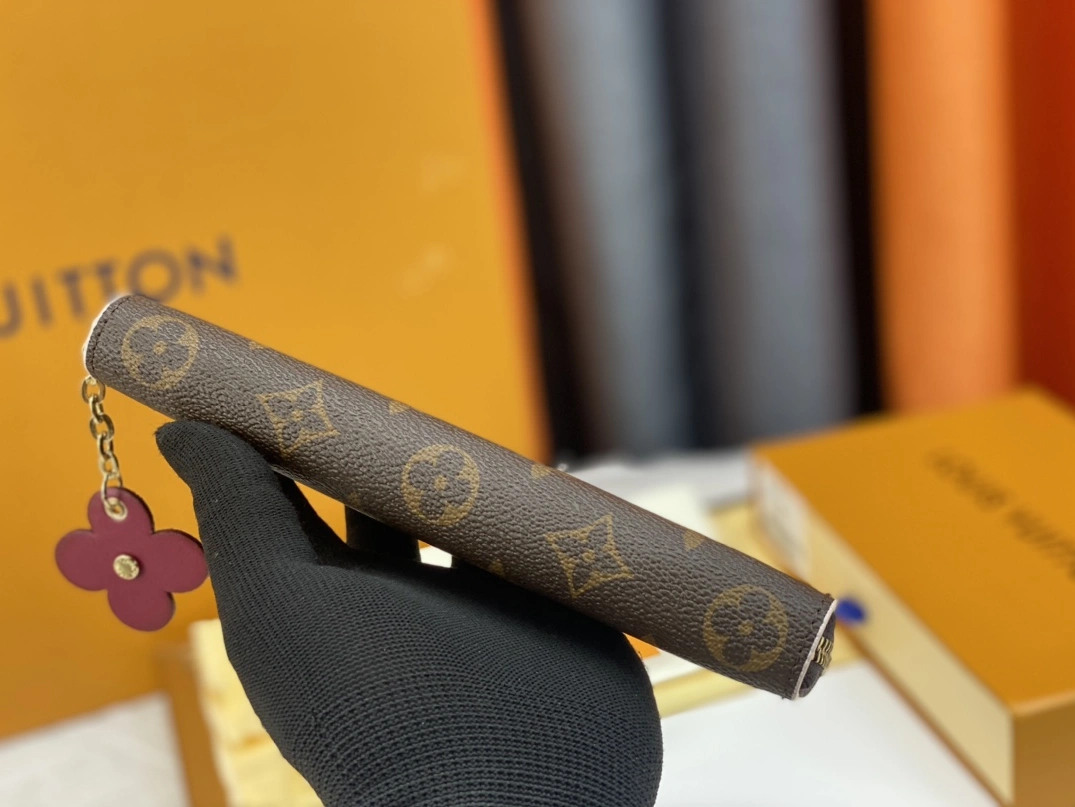 Trendy 148 Louis Vuitton LV Wallets - Image 4
