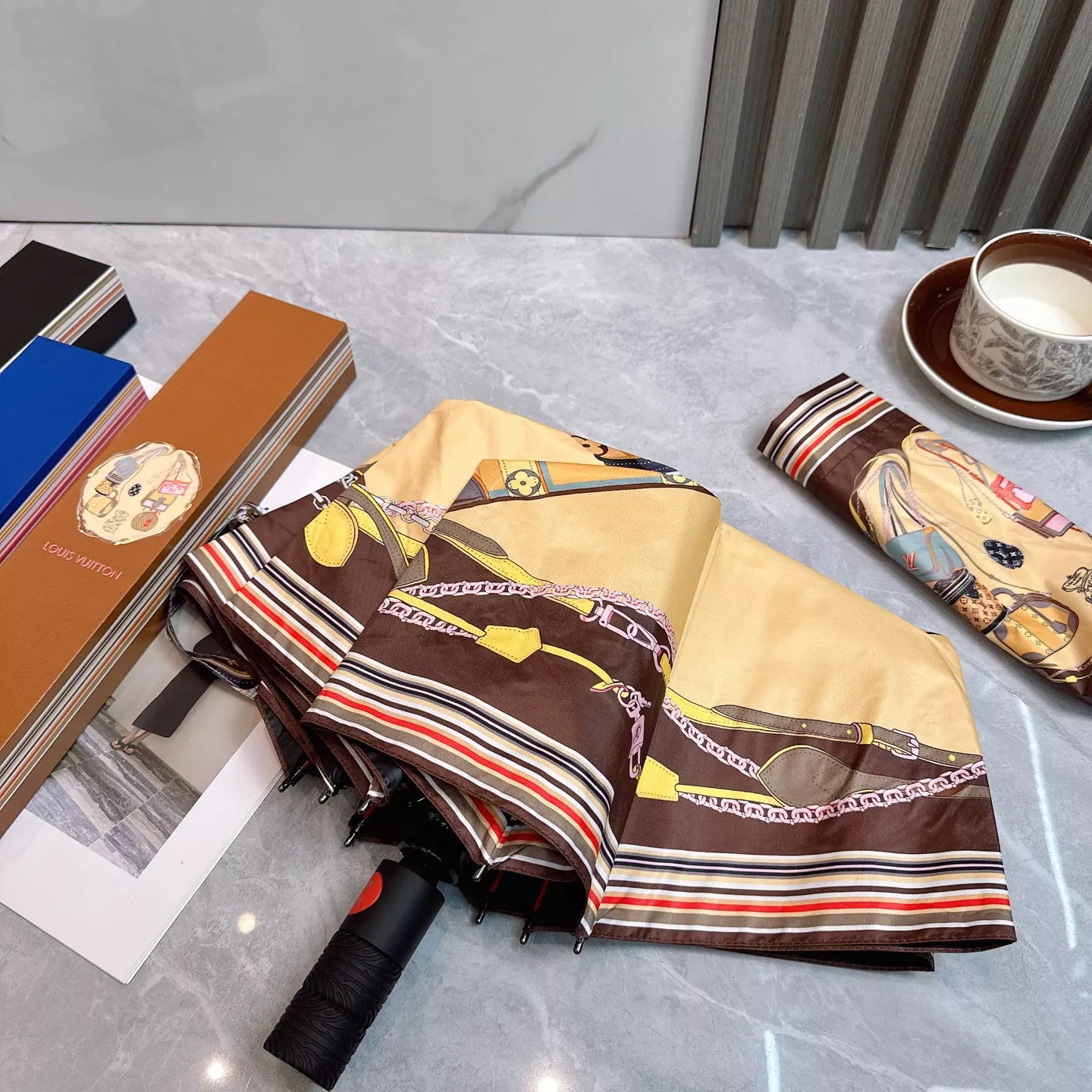 Trendy 2099 Louis Vuitton Umbrellas - Image 3