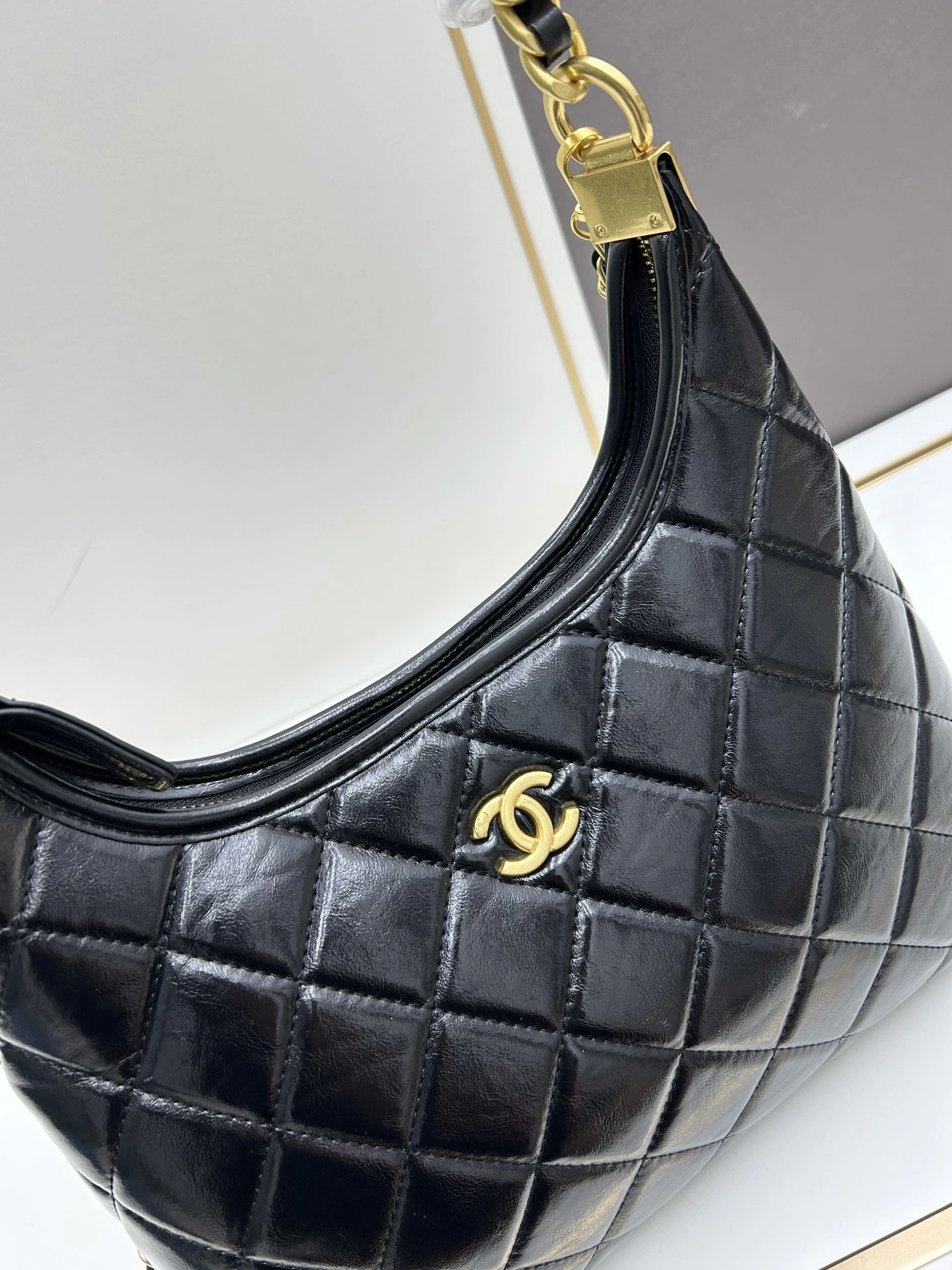 Trendy 396 Chanel AAA Quality Shoulder Bags For Women - Image 4