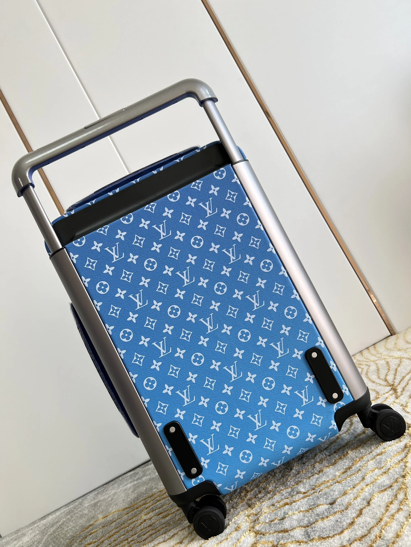 Trendy 6337 Louis Vuitton Luggage - Image 4