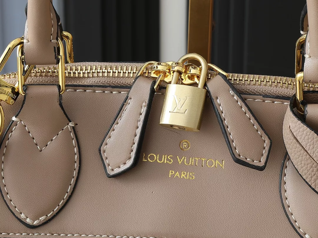Unique 1008 Louis Vuitton AAA Quality Handbags For Women - Image 5