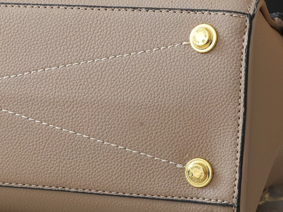 Unique 1008 Louis Vuitton AAA Quality Handbags For Women - Image 7