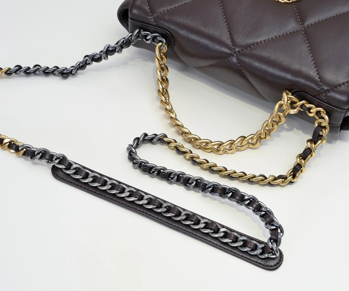 Unique 5819 Chanel AAA Quality Messenger Bags For Women - Image 5