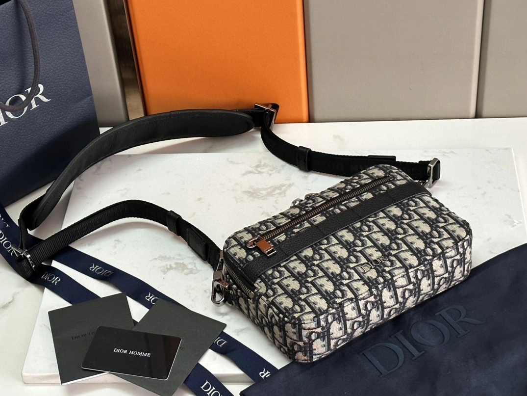 UrbanStyle 2715 Christian Dior AAA Man Messenger Bags - Image 4