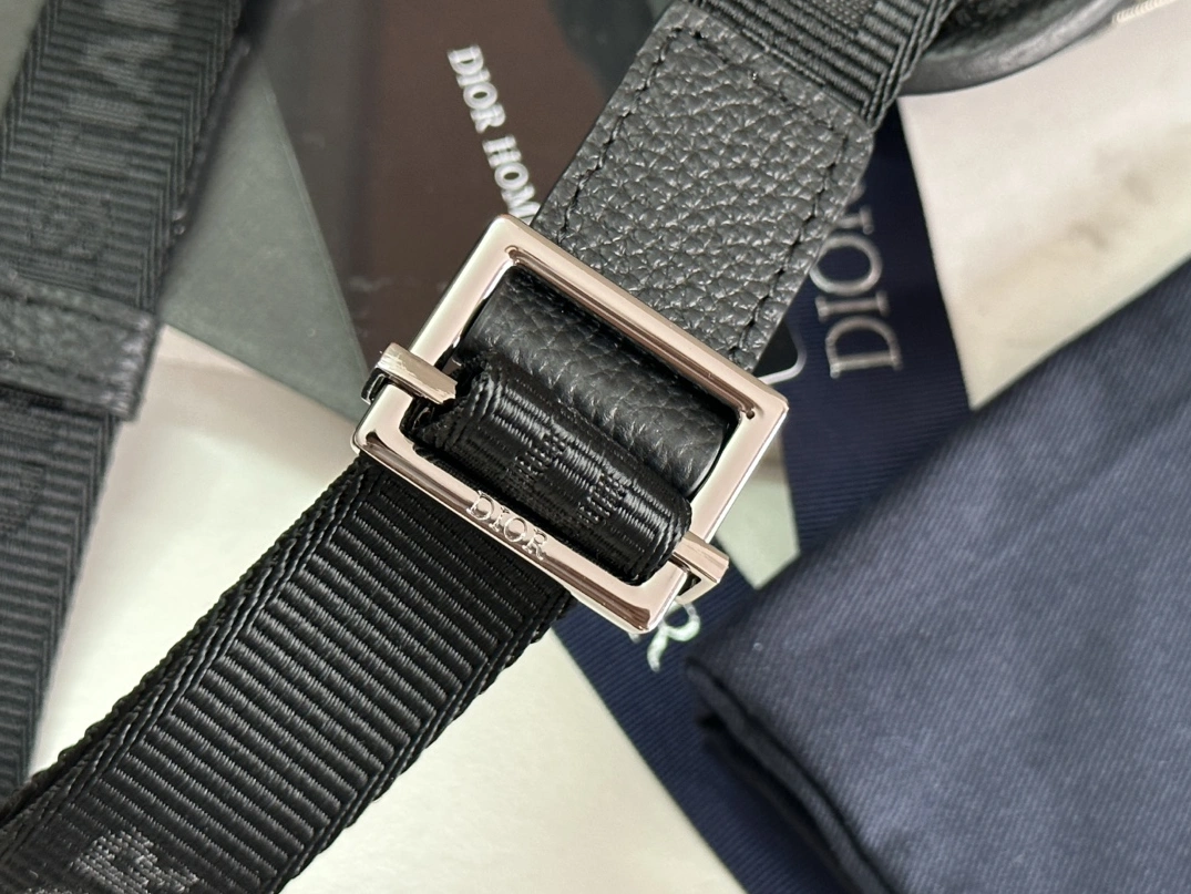 UrbanStyle 2715 Christian Dior AAA Man Messenger Bags - Image 7