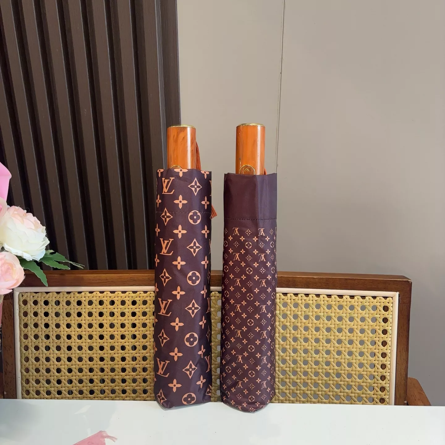 Versatile 1600 Louis Vuitton Umbrellas