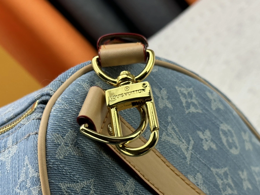 Versatile 1780 Louis Vuitton Travel Bags - Image 7