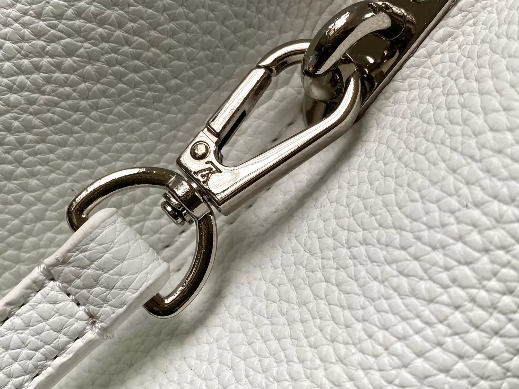 Versatile 5944 Louis Vuitton AAA Quality Messenger Bags For Women - Image 6