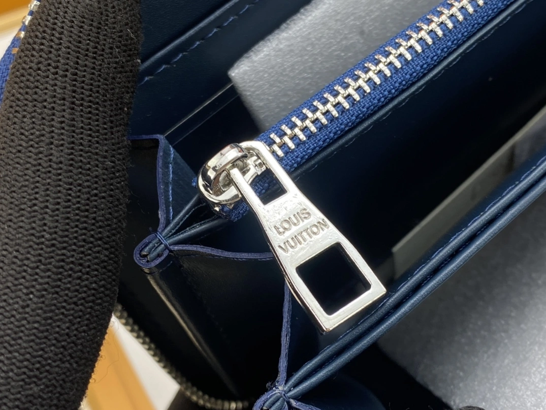 Vibrant 1273 Louis Vuitton LV Wallets - Image 6