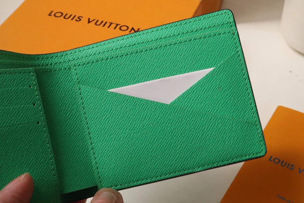 Vibrant 2398 Louis Vuitton LV Wallets - Image 6