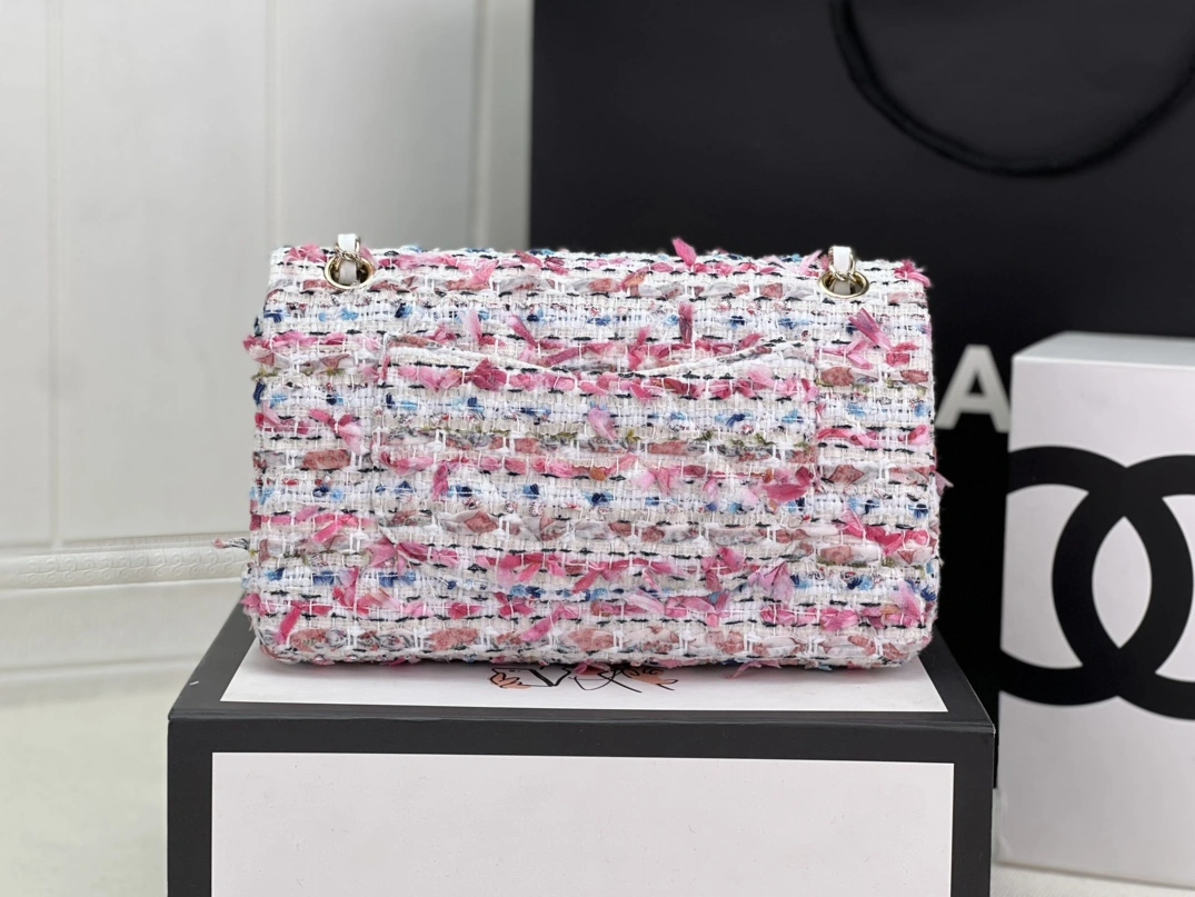 Vibrant 4255 Chanel AAA Quality Messenger Bags For Women - Image 3