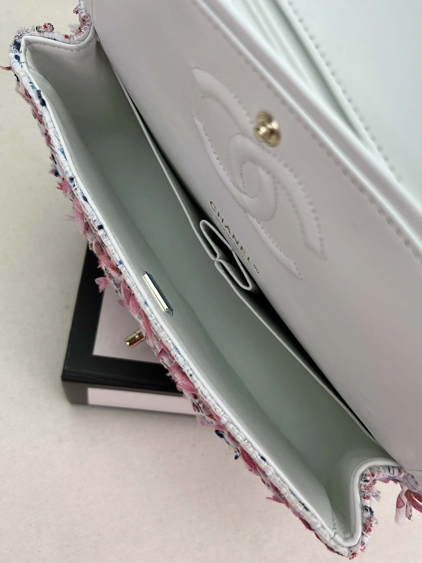 Vibrant 4255 Chanel AAA Quality Messenger Bags For Women - Image 6