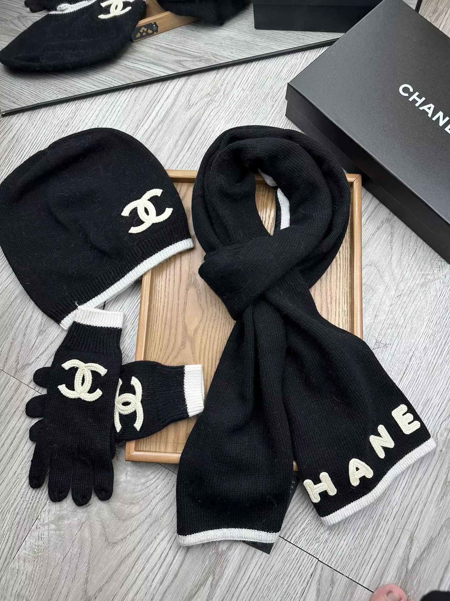 Vibrant 4922 Chanel Hat and Scarf and Glove Set - Image 6