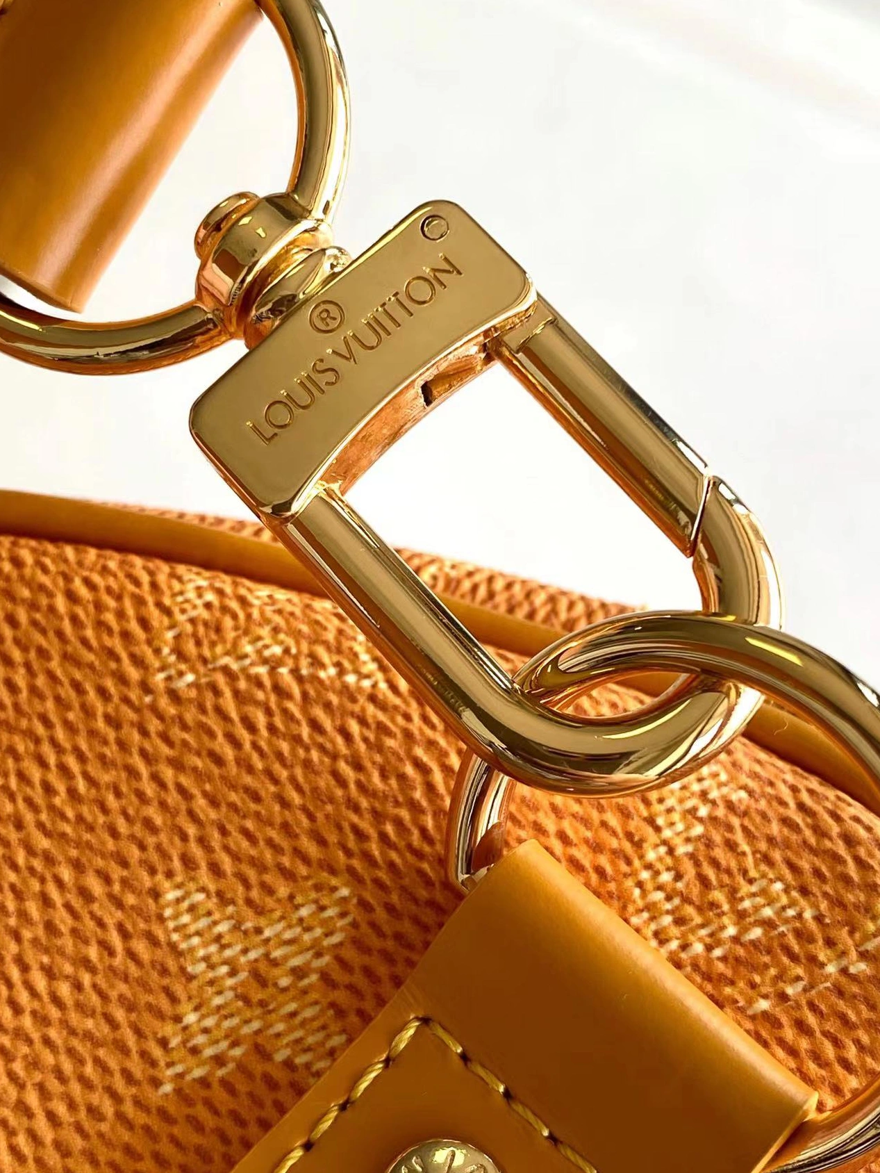 Vibrant 7340 Louis Vuitton Travel Bags - Image 7