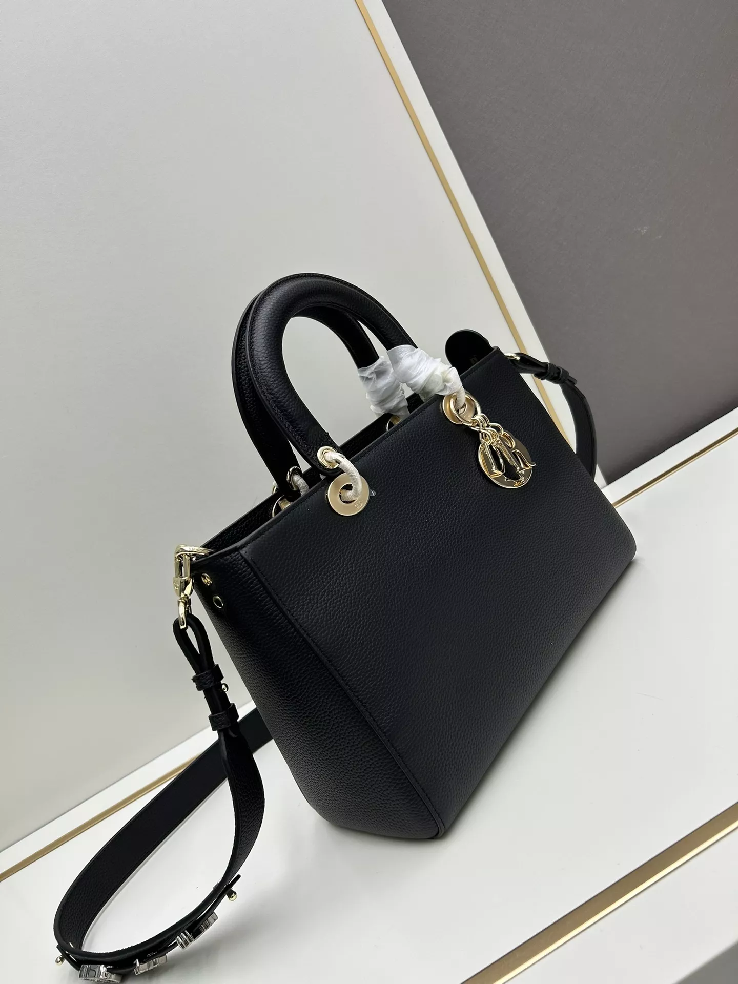 Vibrant 8402 Christian Dior AAA Quality Handbags For Women