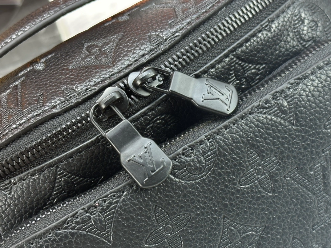 WellDesigned 2441 Louis Vuitton LV AAA Quality Belt Bags For Unisex - Image 6