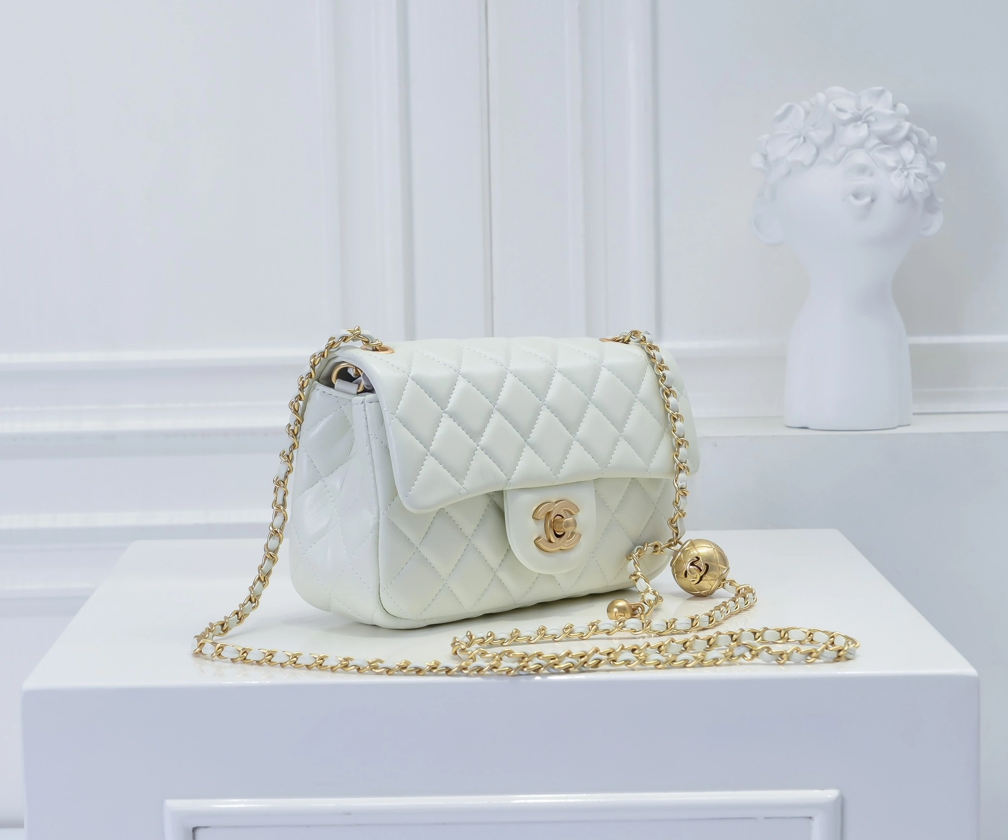 WellDesigned 6025 Chanel AAA Quality Messenger Bags