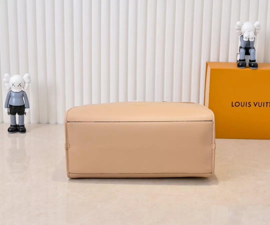 WellDesigned 6674 Louis Vuitton AAA Quality Handbags For Women - Image 4