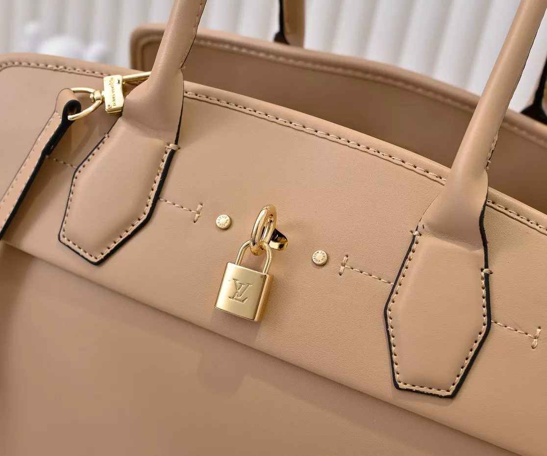 WellDesigned 6674 Louis Vuitton AAA Quality Handbags For Women - Image 5