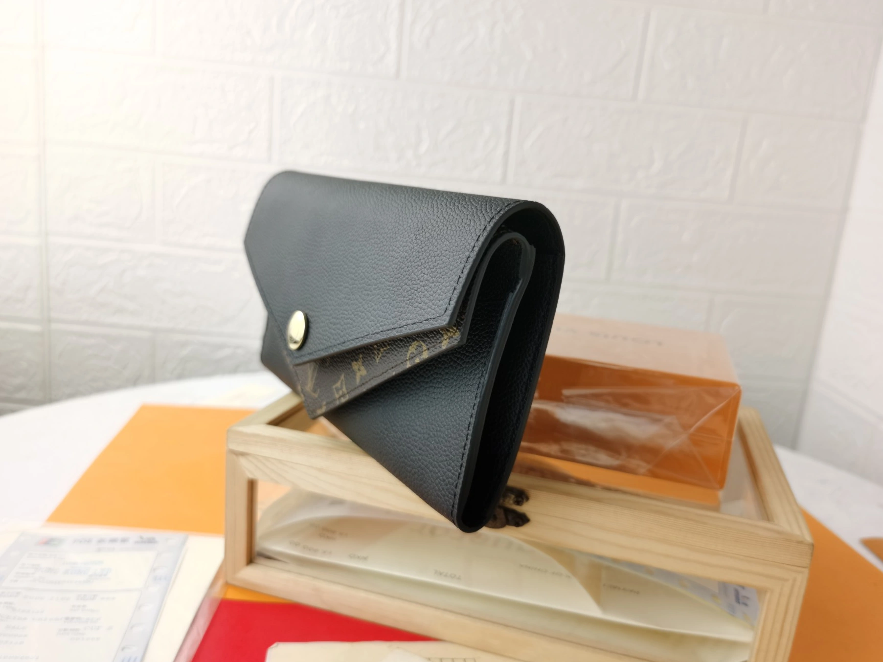 WellDesigned 9438 Louis Vuitton LV Card Case For Women