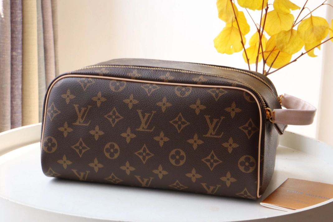 WellDesigned 9464 Louis Vuitton AAA Quality Handbags For Women