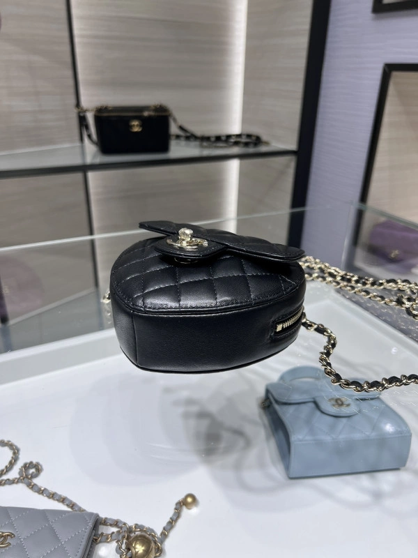 CHANEL HEART CHANELUTCH WITH CHAIN NewStyle 1785 - Image 5