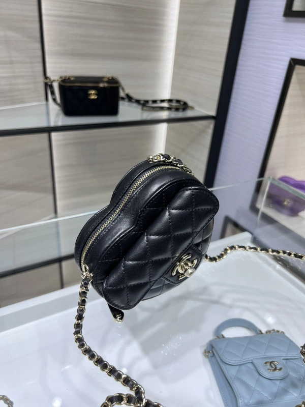CHANEL HEART CHANELUTCH WITH CHAIN NewStyle 1785 - Image 8