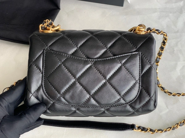 CHANEL FLAP BAG HighQuality 464 - Image 10