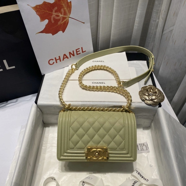 Fashionable CHANEL BOY BAG 220 - Image 9