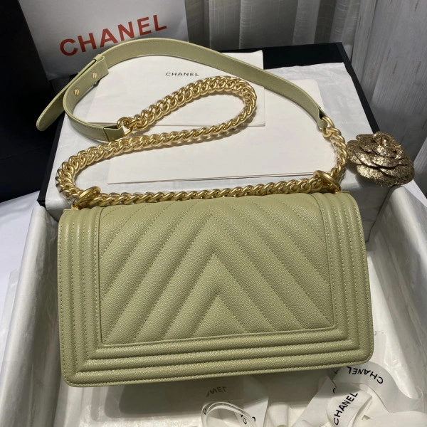Trendy CHANEL BOY BAG 216 - Image 4