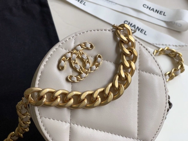CHANEL 19 CHANELUTCH WITH CHAIN SmartChoice 104 - Image 3