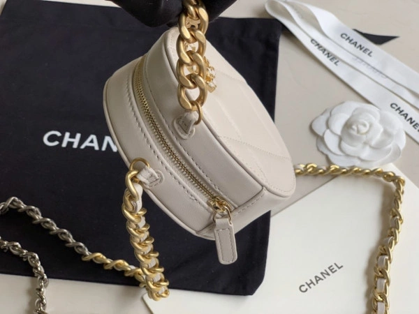 CHANEL 19 CHANELUTCH WITH CHAIN SmartChoice 104 - Image 7