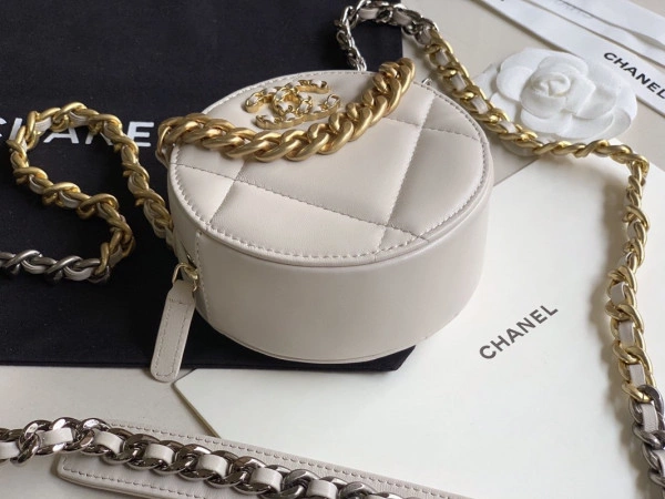 CHANEL 19 CHANELUTCH WITH CHAIN SmartChoice 104 - Image 10