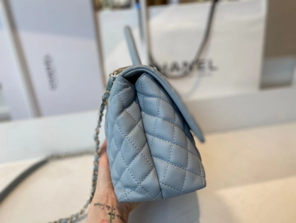 WellDesigned CHANEL HANDLE BAG 1034 - Image 6