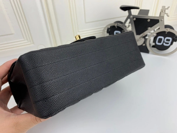 CHANEL FLAP BAG Comfortable 692 - Image 3