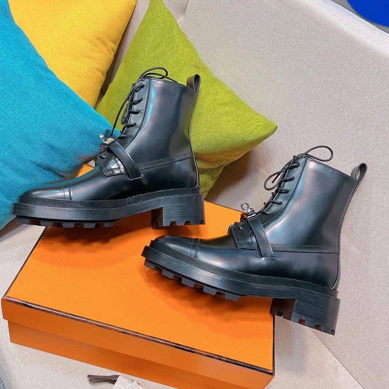 Hermes Funk Ankle Boots Women Shiny Calfskin with Kelly Buckle In Black - Image 4