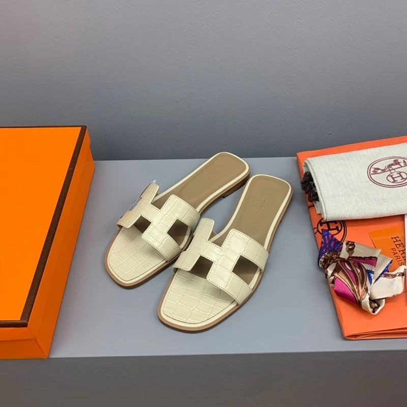 Hermes Oran Slides Women Crocodile Leather In Lemon - Image 3