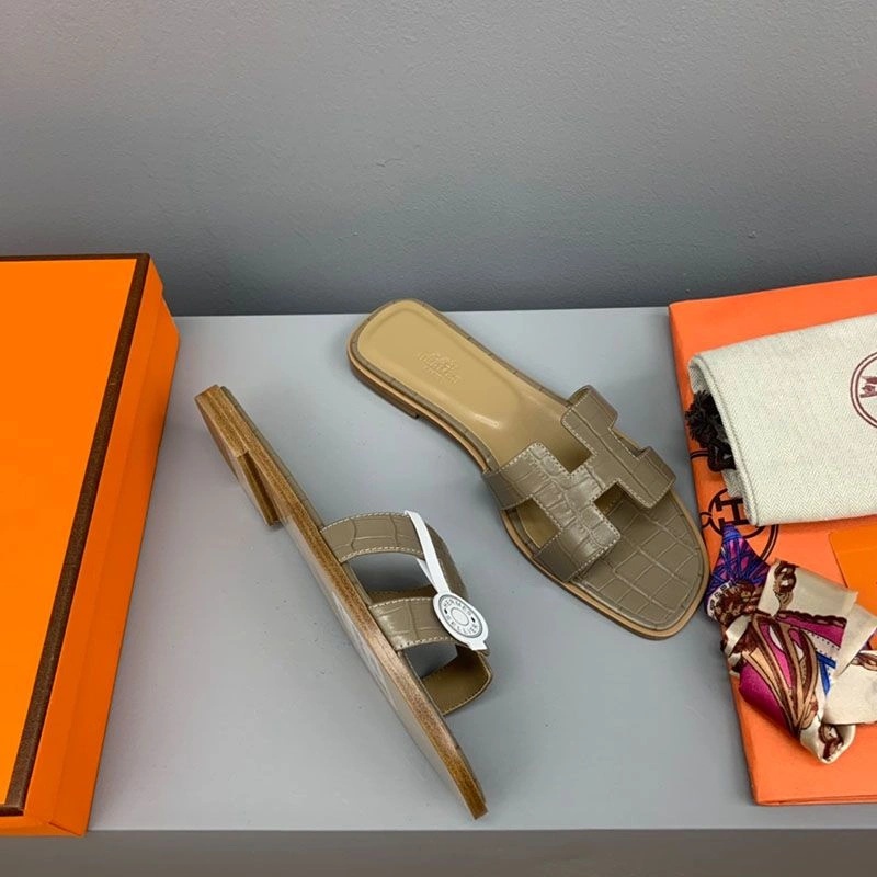 Hermes Oran Slides Women Crocodile Leather In Taupe - Image 4