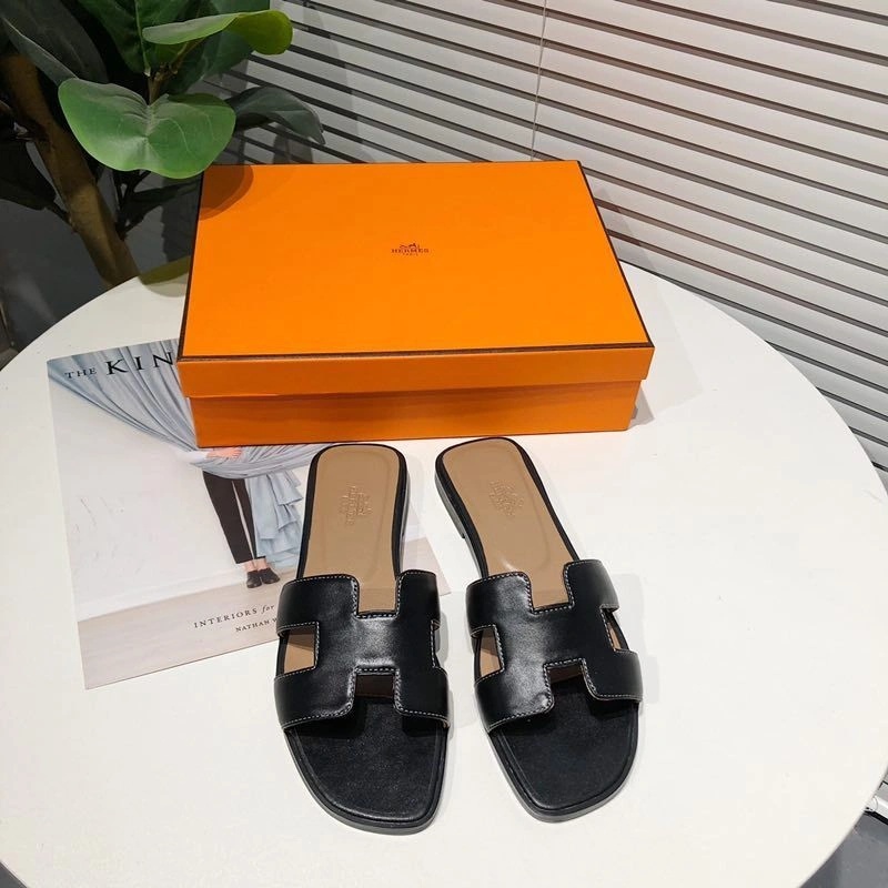 Hermes Oran Slides Women Calfskin In Black - Image 4