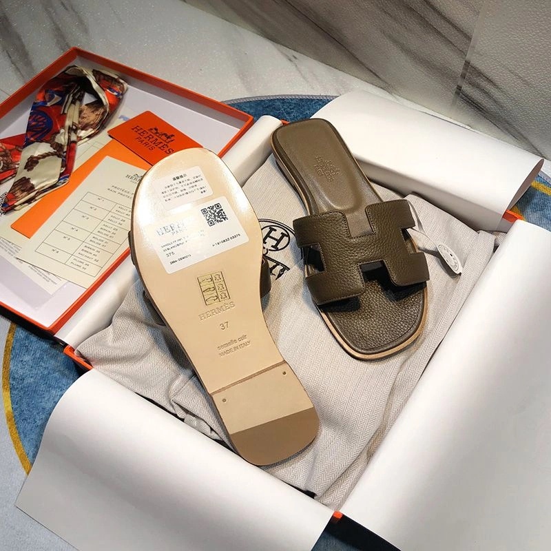 Hermes Oran Slides Women Calf Leather In Dark Brown - Image 3