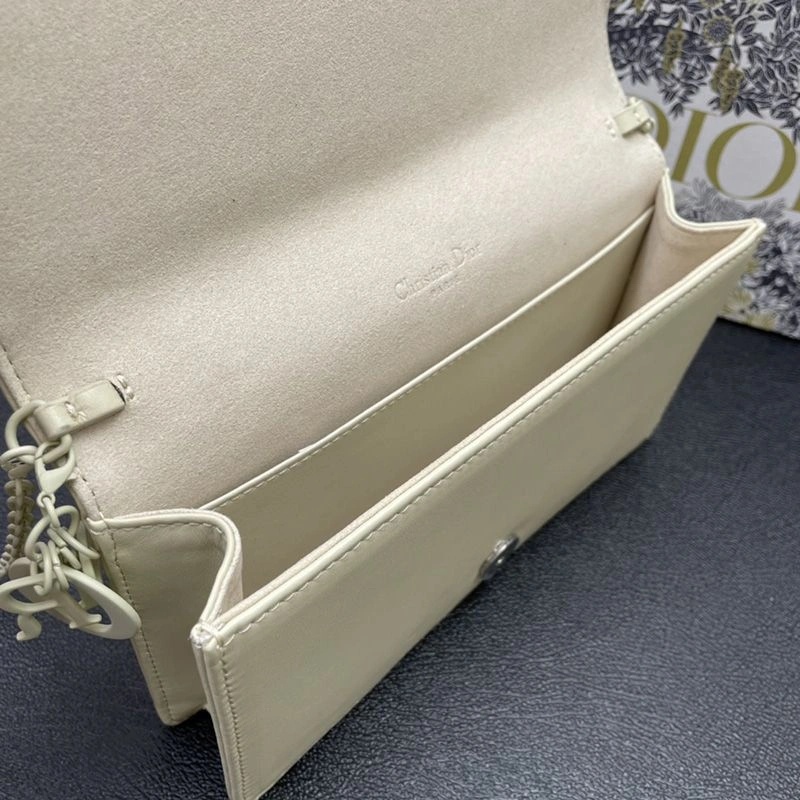 Lady Dior Pouch Ultramatte Cannage Lambskin with Diamond Motif White - Image 5