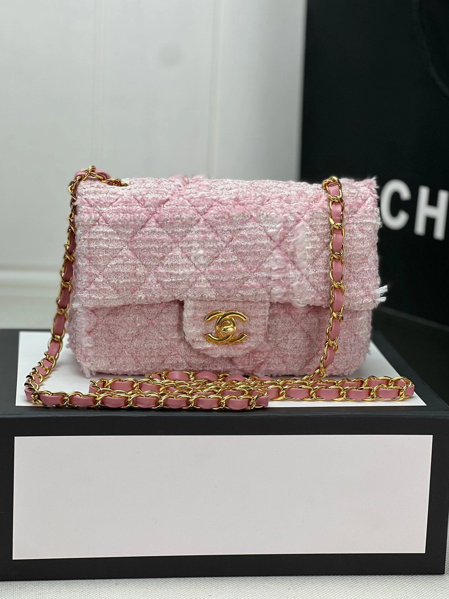 Fashionable CHANEL FLAP BAG 373 - Image 10