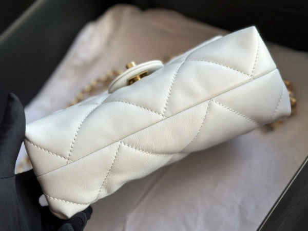 CHANEL SMALL FLAP BAG Comfortable 406 - Image 6