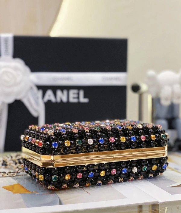 Fashionable CHANEL EVENING BAG 1558 - Image 9