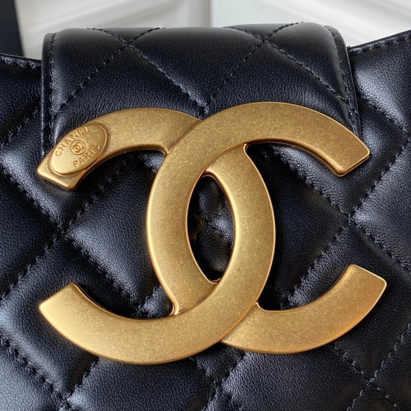 Comfortable CHANEL SMALL MESSENGER BAG 370 - Image 4