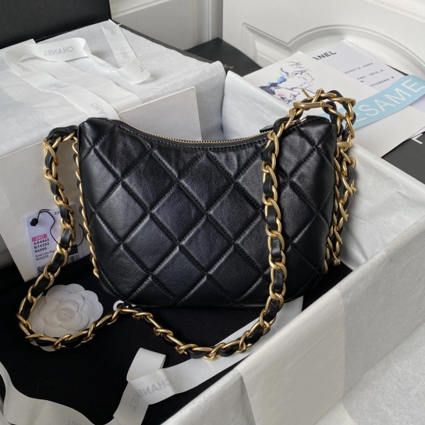 CHANEL HOBO BAG Comfortable 1472 - Image 4