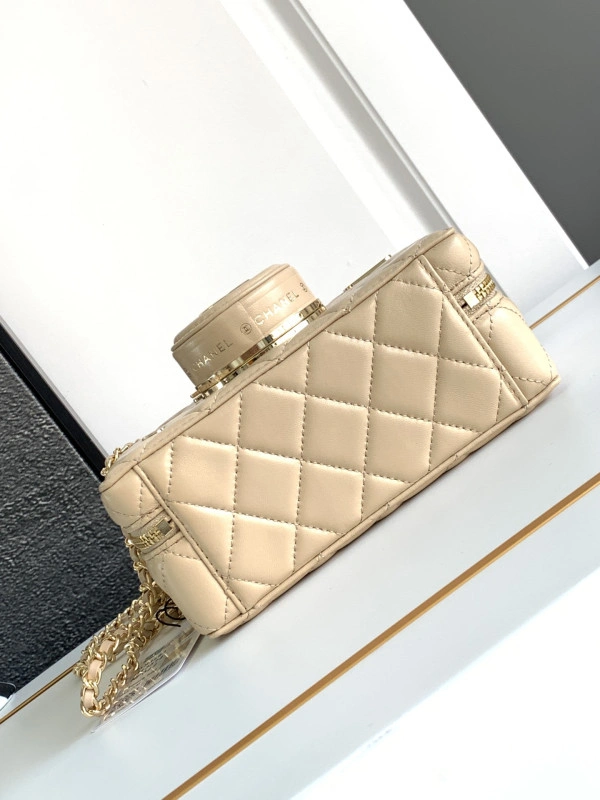 SportInspired CHANEL Vintage Camera Bag-18CM 1409 - Image 5